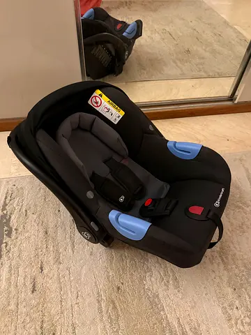 Baby car seat / infant car seat - good condition