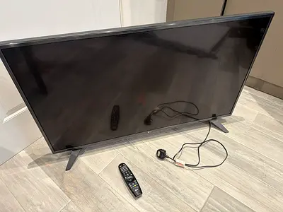 42" LED TV good working condition