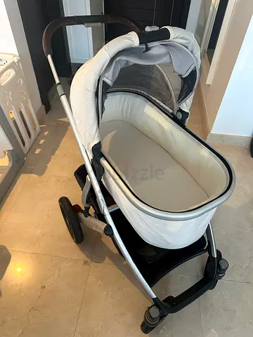 Uppa Baby Vista 2 Stroller in very good condition. Bassinete and accessories included