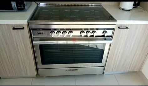 Gleamgas brand full gas cooker 5 burner 90 / 60 cm very good condition