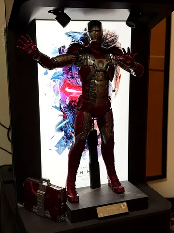 Iron Man Mark V Suit Collectible Figure (Hot toys)