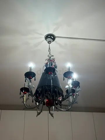 6-arm decorative chandelier with red glass accents - Excellent condition