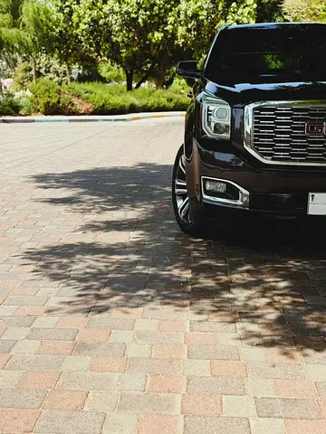 2018 GMC Yukon Denali GCC Specs first owner