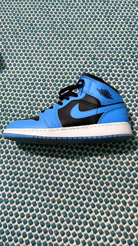 Jordan 1 university blue