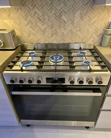 Bosch series 8 90x60 full gass coking range heay duty FREE DELIVERY +WARRENTY