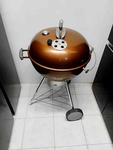 Weber Master Touch Premium Original kettle Charcoal Grill. 57 Cm