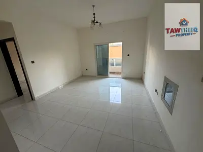 غرفة وصالة مع باركن للايجار السنوي بالكورنيش