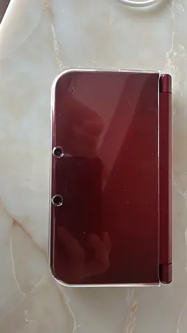 New Nintendo 3ds xl (dual IPS screens) + Extras