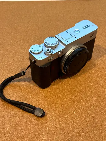 Fujifilm X-E5 silver series compact rangefinder-style camera (body only) (with lense opt available)