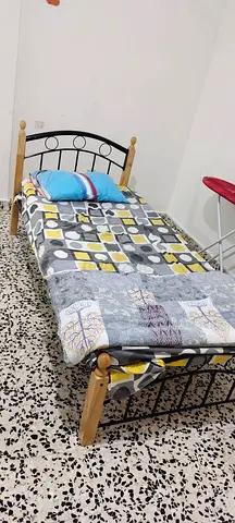 Single wooden & metal frame bed with mattress - good condition