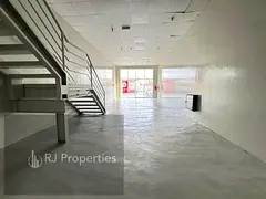 1 MONTH FREE LUXURY SHOP WITH MAZZNIN FLOOR WITH WASHROOM WITH FREE PARKING READY TO MOVE JUST 110k