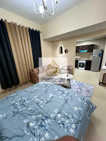 🏡 **للإيجار الشهري في عجمان – استوديو مفروش VIP | أول ساكن** 🔥  📍 **الموقع: أبراج الياسمين – عجمان**  فرصة مميزة للسكن في استوديو مفروش **فرش VIP ف