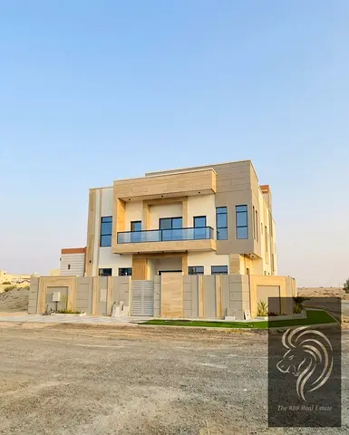 6 BEDROOM I CONER I FOR RENT IN PRIME LOCATION