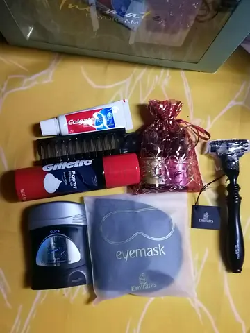 Emirates flight traveling kit