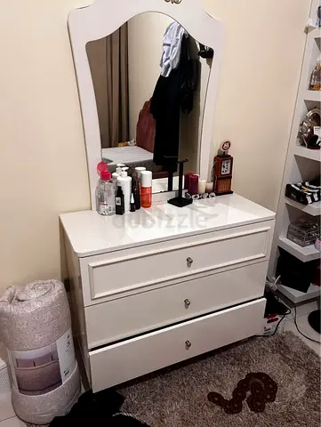 Vanity dresser