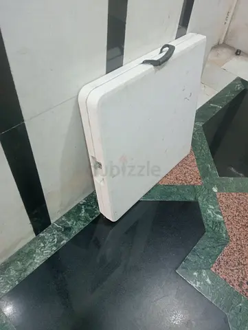 Folding table