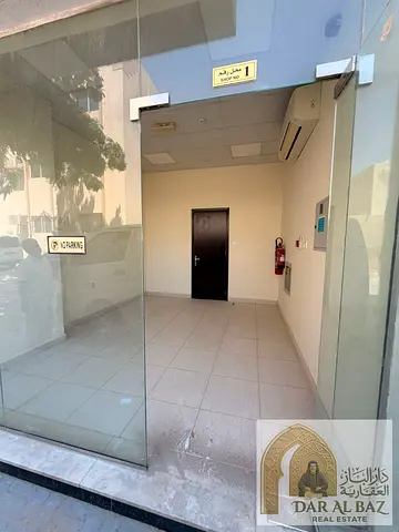 Commercial Shop for Annual Rent in Al Musalla, Sharjah A practical commercial shop is available for annual rent in Al Musalla, Sharjah, offering a sui
