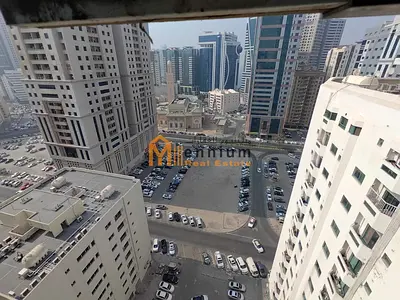 شقة للايجار من اجمل وأنظف الشقق في الجاز 2 تتألف الشقة غرفة نوم ماستر بخزائن في الحائط وحمام وصالة واسعة بحمامها ومطبخ نظيف وواسع مع موقف سيارة للشقة
