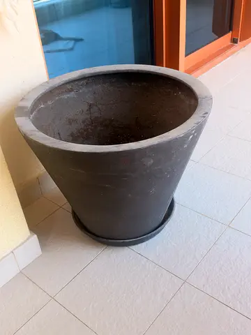 Outdoor black plant pot with saucer - Large - 60x60 cm