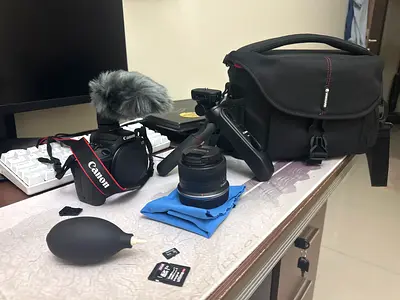 Canon eos r-50 kit with 18-55mm lens, bag, tripod and cleaning kit, 32 gb sd card + 16 gb micro sd