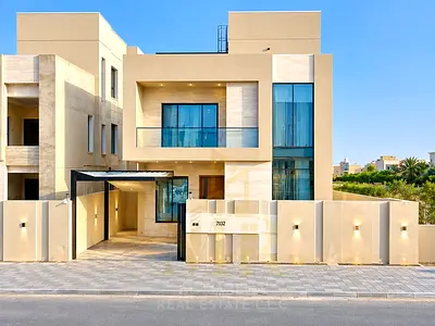 فرصة استثنائية للتملك الحر ! فيلا مودرن فاخرة 5 غرف جاهزة للسكن فوراً*** بالقرب من **السفير هايبر ماركت** ومخرج دبي المباشر.* سهولة الوصول إلى **شارع