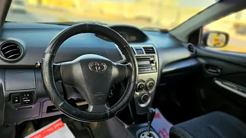 2011 Toyota YARIS 照片 9