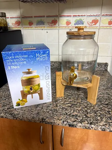 Glass water dispenser