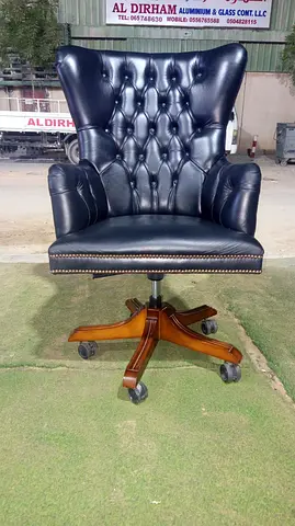 Luxury leather executive office chair