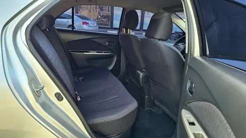 2011 Toyota YARIS 缩略图 18