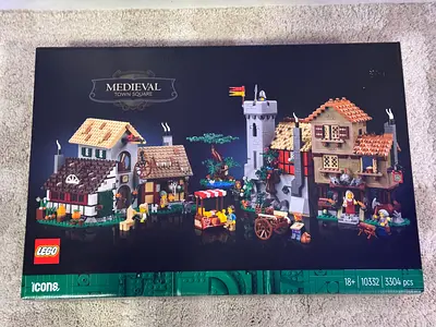 SALE PRICE LEGO - Medieval Town Square -  Perfect Condition - Icons 10332