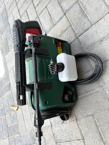 Bosh compact electric pressure washer with gun and hose - used