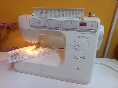 Singer sewing machine 7900dx
