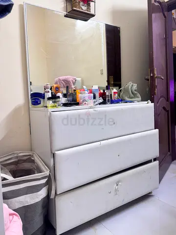 Free mirror table