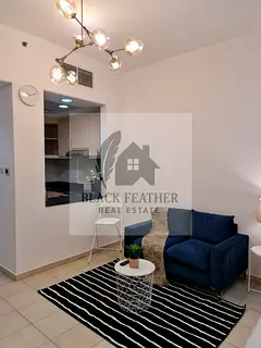 Fully furnished~ZEN~Pink~BOX BALCONY~CLOSE KITCHEN 8*CUPBOARDS