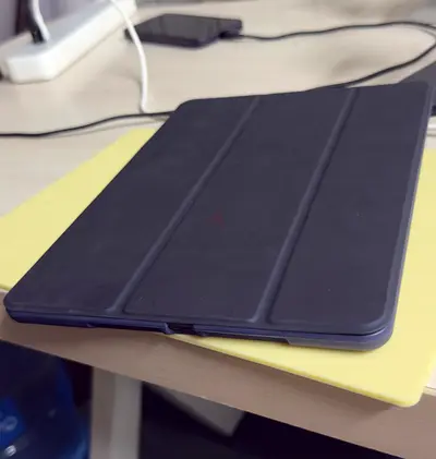Tablet with magnetic tri-fold cover - good condition
