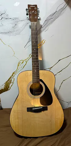 Yamaha F280 Guitar