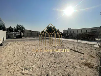 STRATEGIC LOCATION | SPACIOUS OPEN YARD