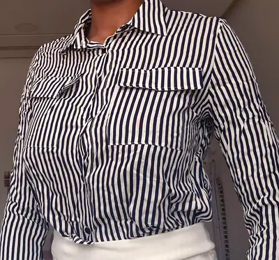 Black and white striped long-sleeve shirt - size US M