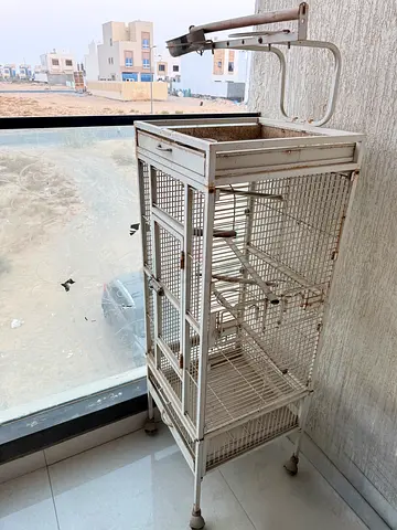 White metal bird cage on wheels with play top - good condition