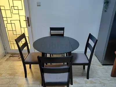 Wooden Dinning round table with 4 chairs