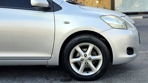 2011 Toyota YARIS 照片 6
