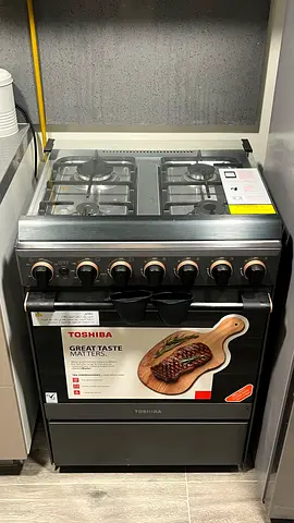 Toshiba Freestanding Gas Cooker with Oven - Good Condition