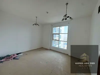 غرفتين منهم غرفة ماستر صالة كبيرة 2 بلكونة  باركن خاص تكييف مركزي مطبخ مغلق 2 حمام تشطيب راقي تسهيلات في الدفع قريب لمخرج دبي الشارقة تامين شيك