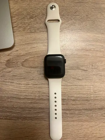 Used Apple SE 2nd gen Watch-style Smartwatch with White Band