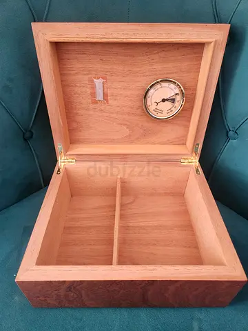 Cadillac Luxury Wooden Cigar Humidor - Burr Wood Finish with Spanish Cedar