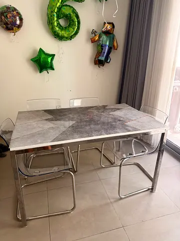 table and chairs
