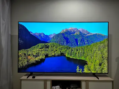 Samsung Crystal UHD 85-inch Smart LED TV in excellent working condition