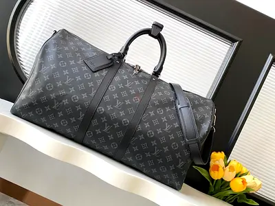 Duffel bag lv