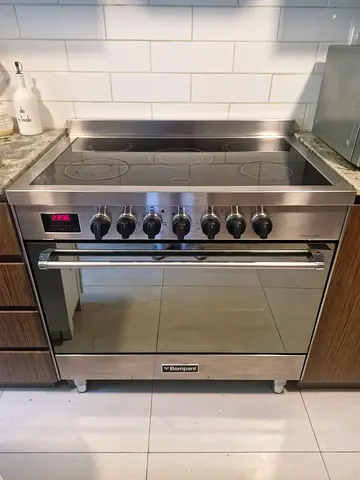 Stainless Steel Electric Range with Ceramic Hob and Oven - Good Condition