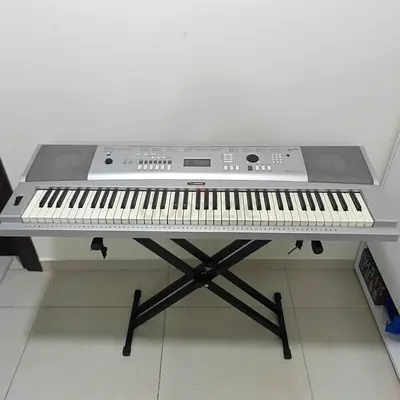 Yamaha DGX 220 76 keys